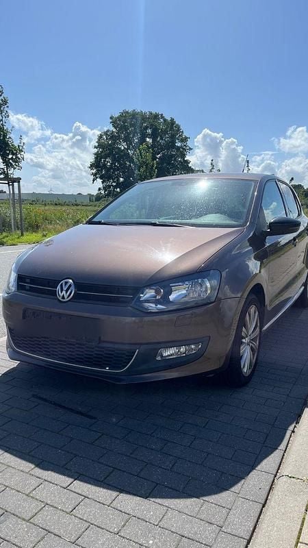 Braun Gebraucht 2012 VW Polo Match Kleinwagen | 6.490 € (Fairer Preis) - Bild 1/4