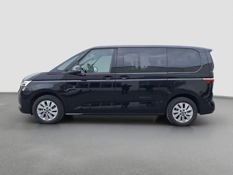 Gebraucht VW Multivan Basis 150 PS (110 kW) 2023 Deep black perleffekt Van