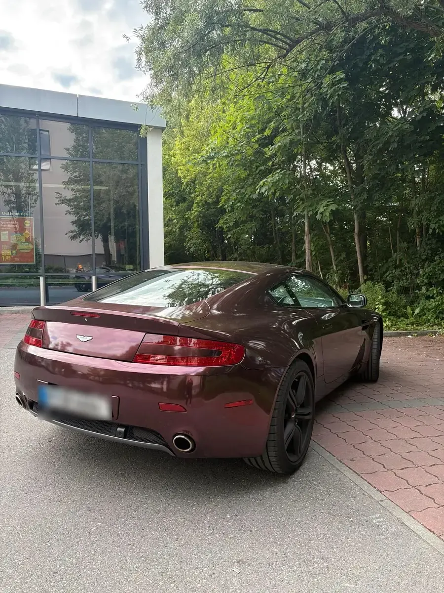 Używany Aston Martin Vantage 426 KM (313 kW) 2008 Purpurowy Coupe