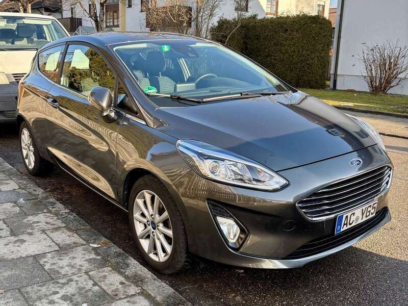 Grau Gebraucht 2019 Ford Fiesta Titanium Kleinwagen | 12.600 € (Fairer Preis) - Bild 1/4