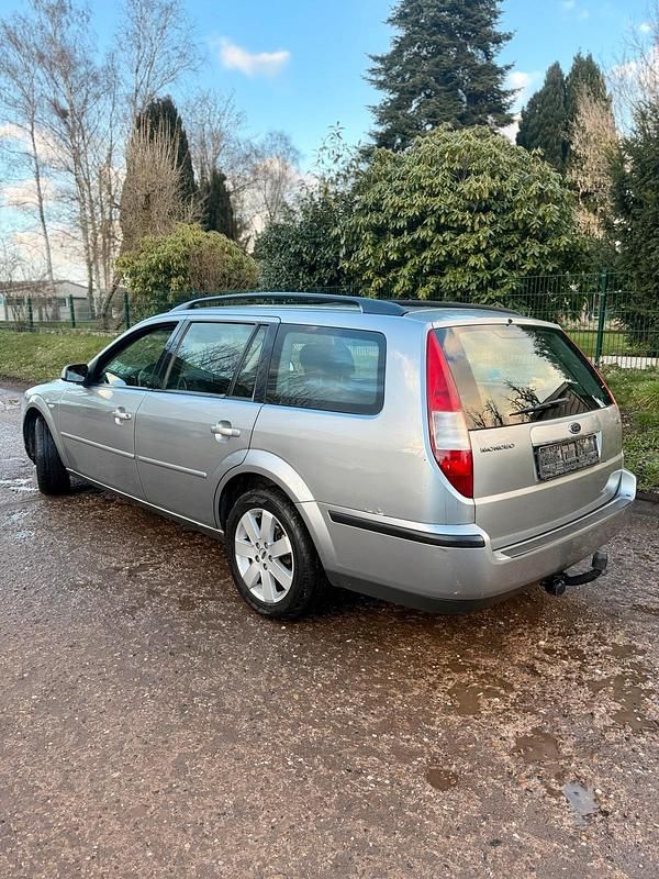 Gebraucht Ford Mondeo 130 PS (95 kW) 2004 Grau Kombi