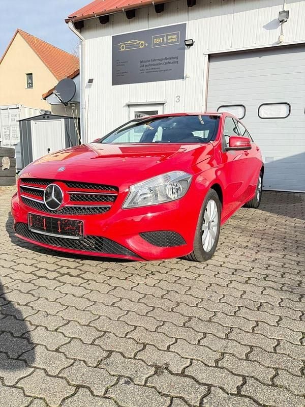 Gebraucht Mercedes A180 122 PS (89 kW) 2012 Rot Kleinwagen