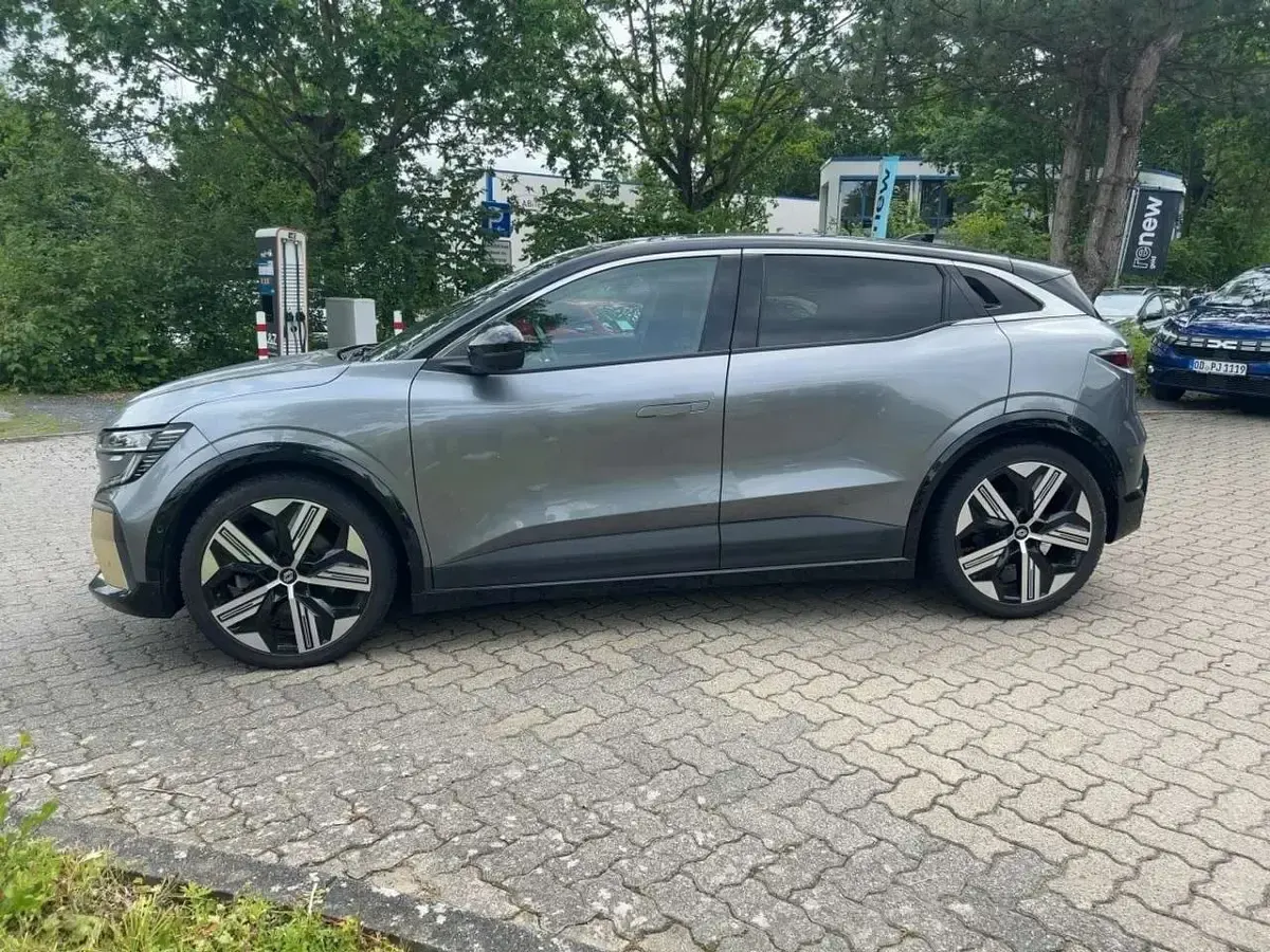 Gebraucht Renault Megane E-Tech Iconic 160 kW (218 PS) 2022 Grau Limousine