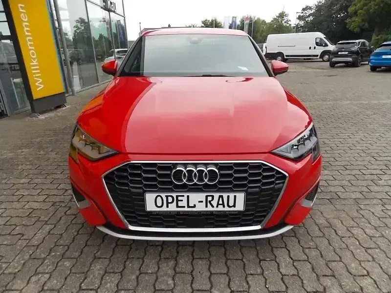 Second-hand Audi A3 Advanced 110 CP (80 kW) 2023 Roșu Berlinǎ