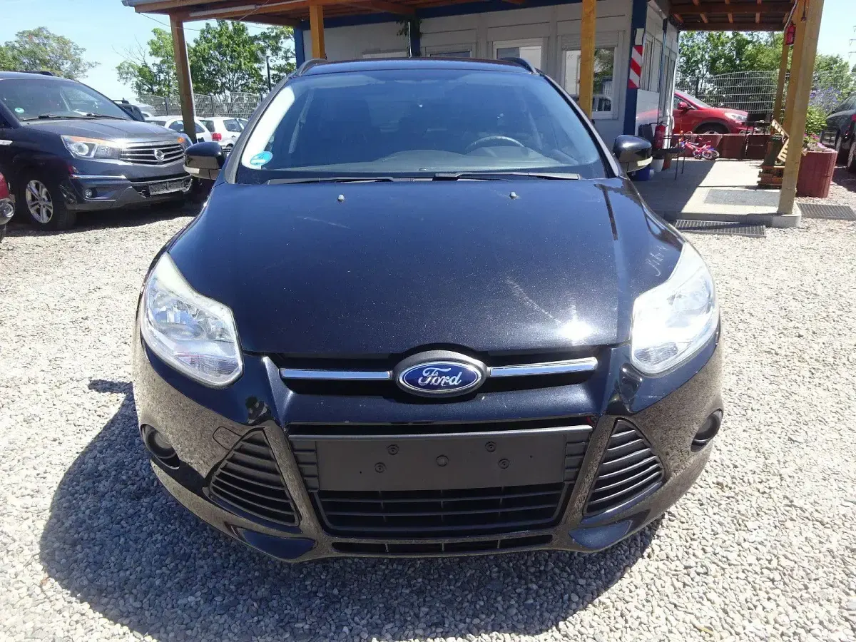 Używany Ford Focus Trend 125 KM (91 kW) 2013 Czarny Kombi