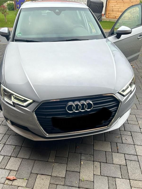 Silber Gebraucht 2016 Audi A3 Sportback Sport Kleinwagen | 14.900 € (Guter Preis) - Bild 1/4