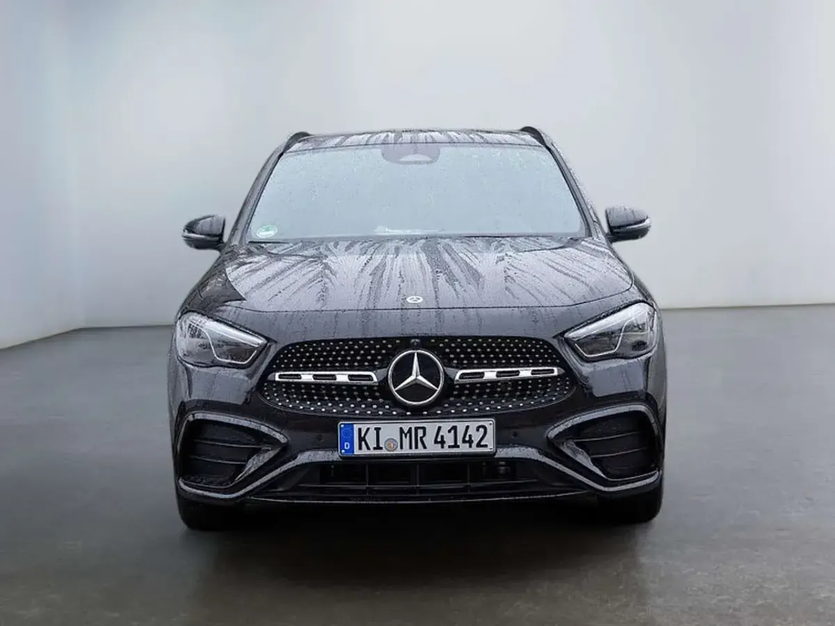 Gebraucht Mercedes GLA180 AMG 136 PS (100 kW) 2026 Metalliclack kosmosschwarz SUV