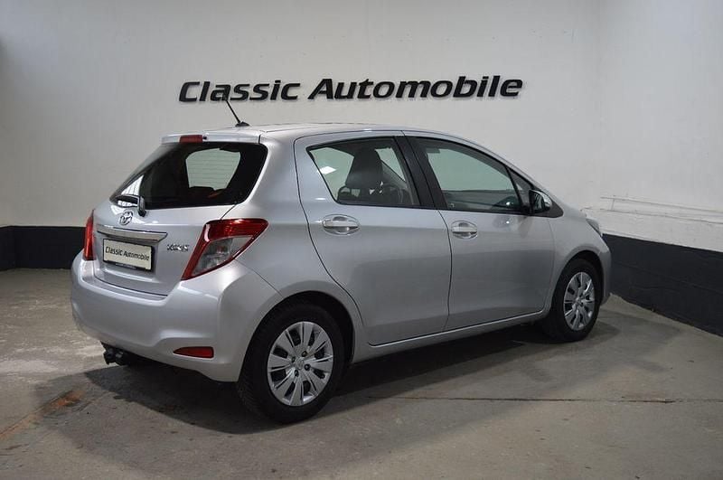 Gebraucht Toyota Yaris Life 99 PS (72 kW) 2012 Silber Kleinwagen