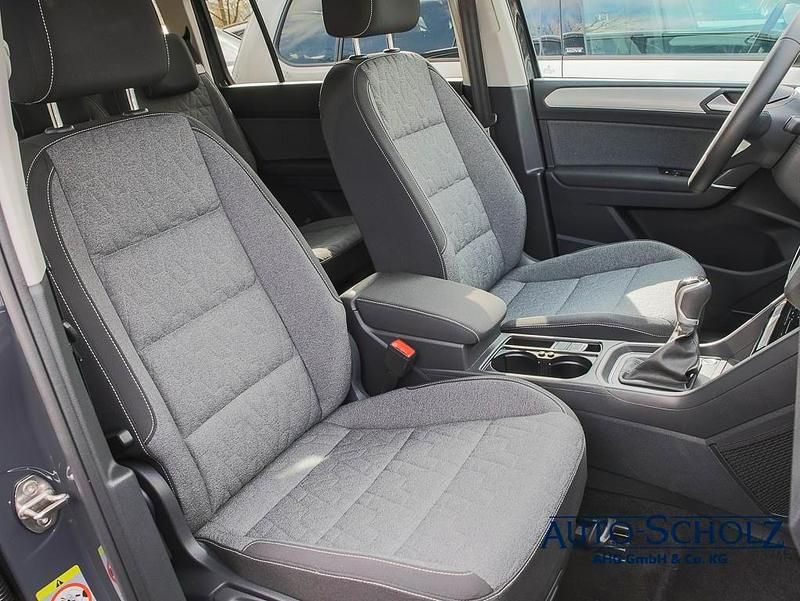 Gebraucht VW Touran Move 150 PS (110 kW) 2024 Grau Van / Kleinbus