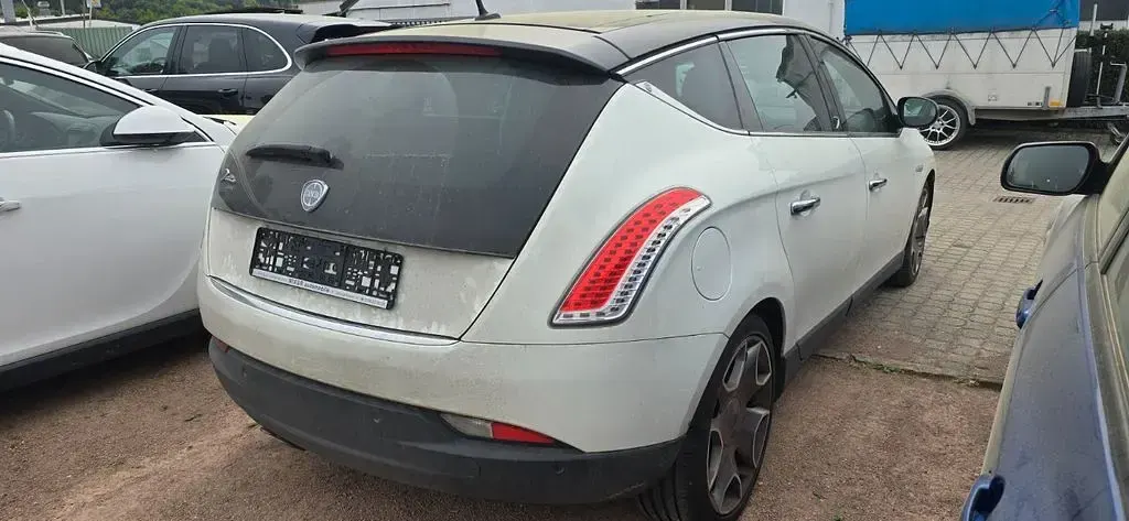 Second-hand Lancia Delta 190 CP (139 kW) 2010 Alb Hatchback