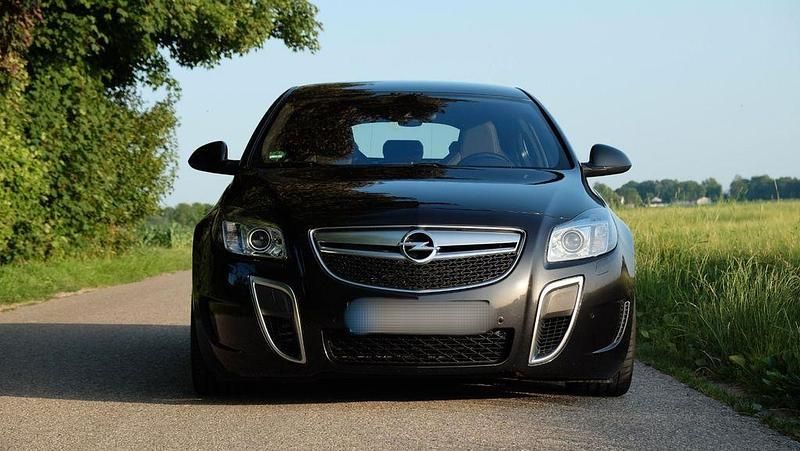 Schwarz Gebraucht 2011 Opel Insignia OPC Limousine | 12.990 € (Teuer) - Bild 1/4