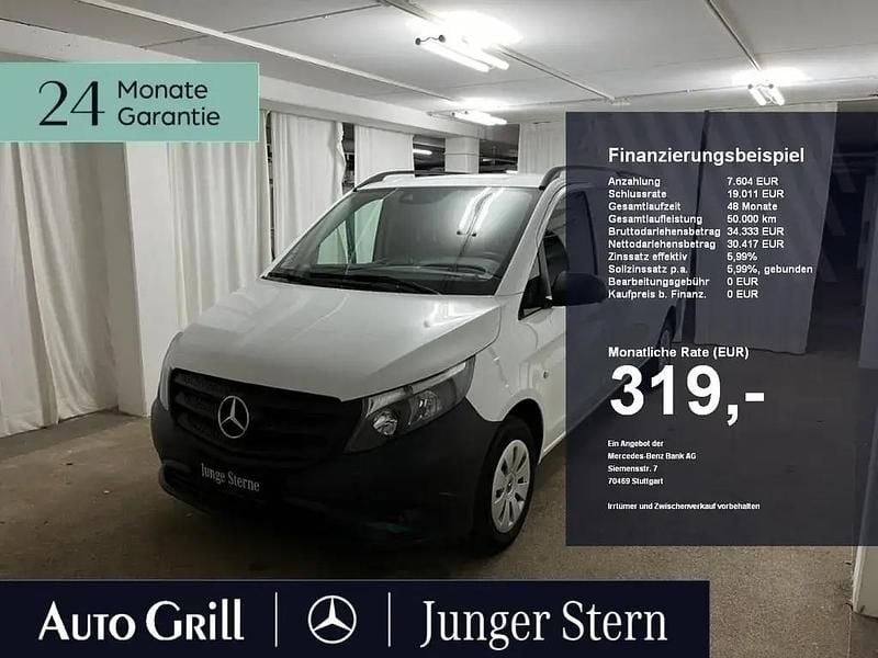 Arktikweiss Gebraucht 2023 Mercedes Vito Van / Kleinbus | 33.618 € (Guter Preis) - Bild 1/4