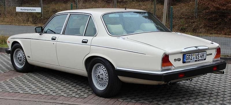 Gebraucht Jaguar XJ12 295 PS (216 kW) 1987 Beige Limousine