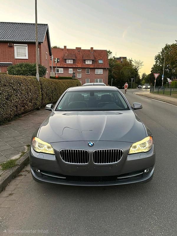 Grau Gebraucht 2013 BMW 520 Limousine | 11.000 € (Guter Preis) - Bild 1/4