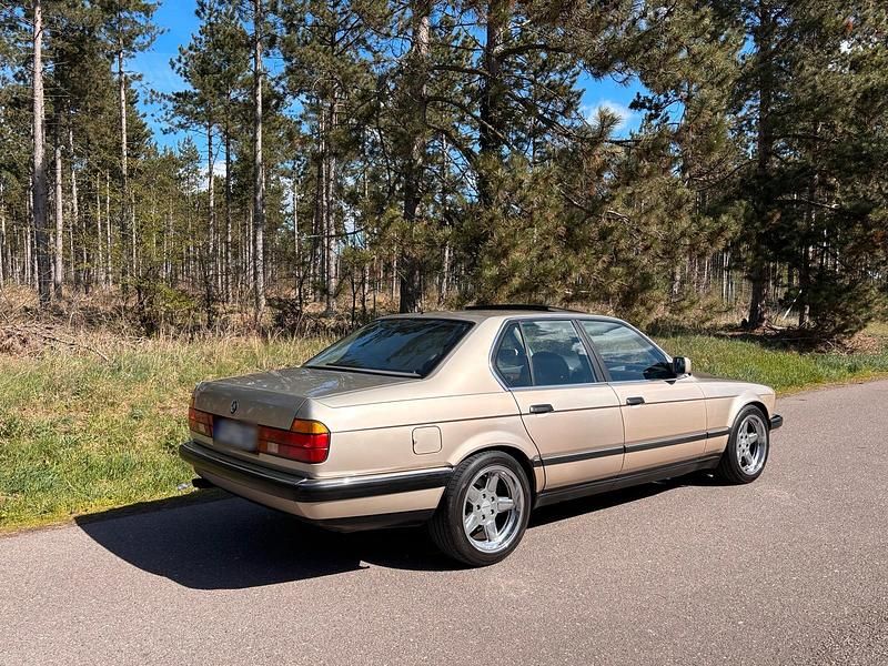 Gebraucht BMW 730 188 PS (138 kW) 1992 Beige Limousine