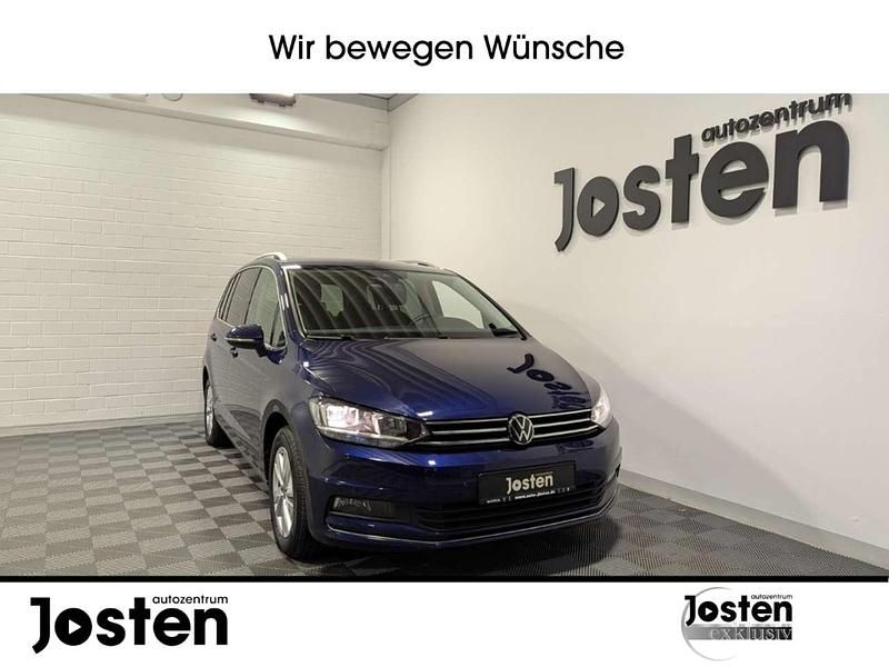 Gebraucht VW Touran Highline 150 PS (110 kW) 2023 Atlantik blue metallic Van / Kleinbus
