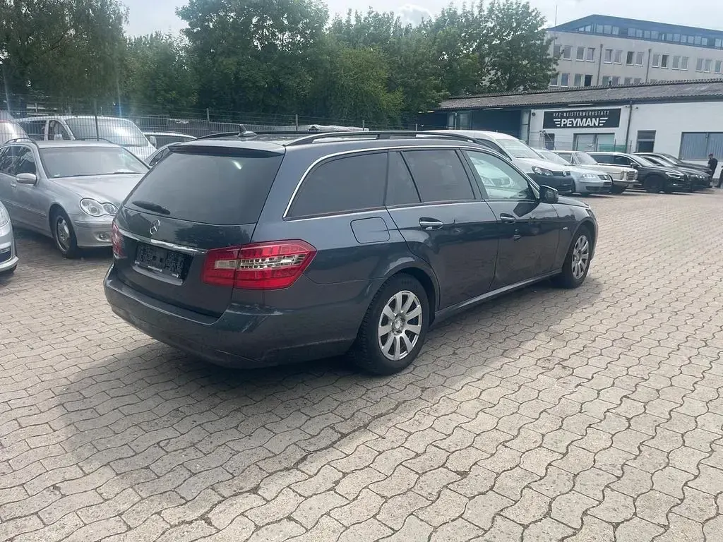 Gebraucht Mercedes E220 170 PS (125 kW) 2010 Grau Kombi