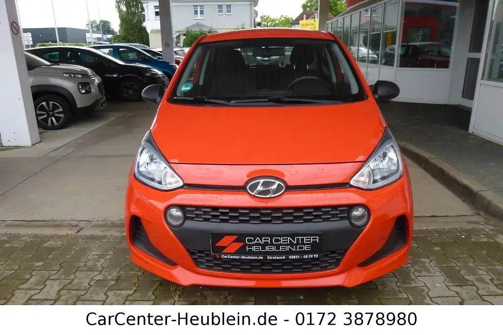 Gebraucht Hyundai i10 Classic 67 PS (49 kW) 2019 Rot Kleinwagen