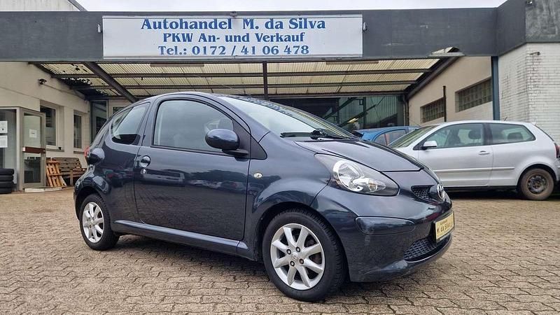 Rauchgrau mica Gebraucht 2006 Toyota Aygo City Kleinwagen | 2.280 € (Etwas zu teuer) - Bild 1/4