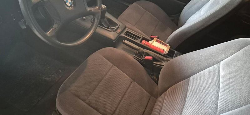 Gebraucht BMW 316 102 PS (75 kW) 1992 Rot Limousine