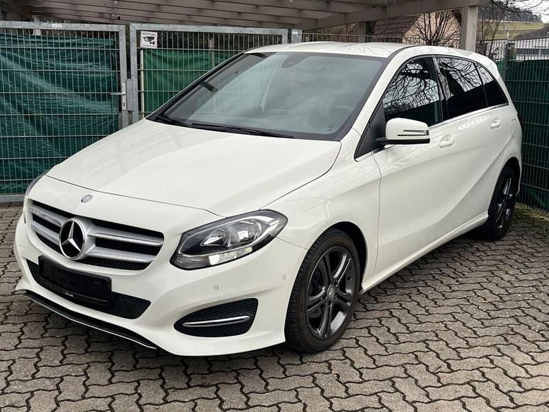 Gebraucht Mercedes B200 136 PS (100 kW) 2015 Weiß Van / Kleinbus