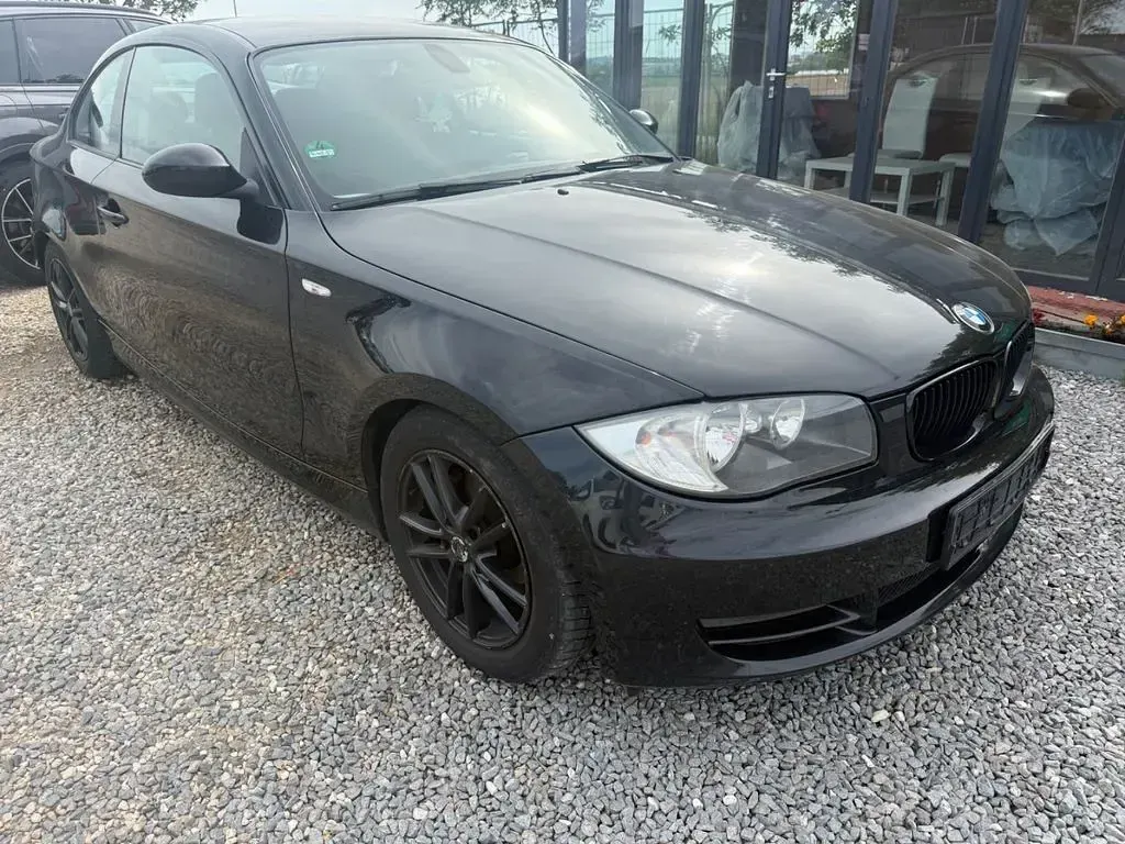 Gebraucht BMW 120 177 PS (130 kW) 2011 Schwarz Kleinwagen