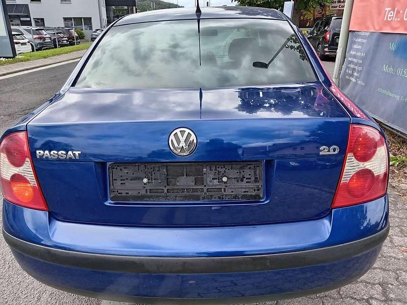 Blau Gebraucht 2003 VW Passat Family Limousine | 799 € (Superpreis) - Bild 1/4