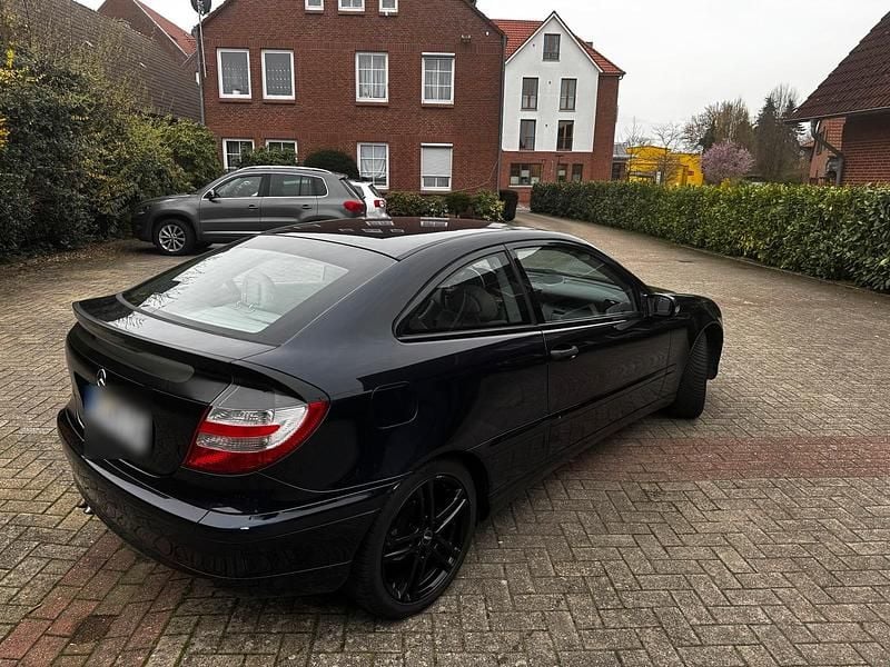 Gebraucht Mercedes C220 150 PS (110 kW) 2004 Blau Coupé
