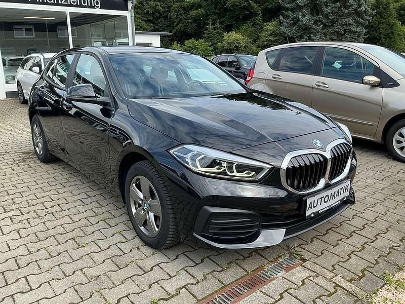 Saphirschwarz Gebraucht 2022 BMW 116 Kleinwagen | 21.950 € (Fairer Preis) - Bild 1/4