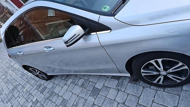 Gebraucht Mercedes B180 109 PS (80 kW) 2016 Silber Van / Kleinbus