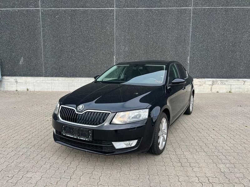 Schwarz Gebraucht 2014 Skoda Octavia Elegance Limousine | 6.900 € (Fairer Preis) - Bild 1/4
