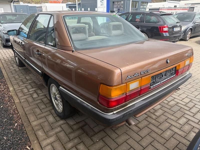 Usado Audi 200 182 HP (133 kW) 1984 Castanho Sedan