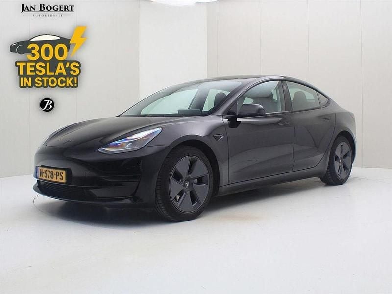 Schwarz Gebraucht 2021 Tesla Model 3 Standard Range Limousine | 23.900 € (Fairer Preis) - Bild 1/4