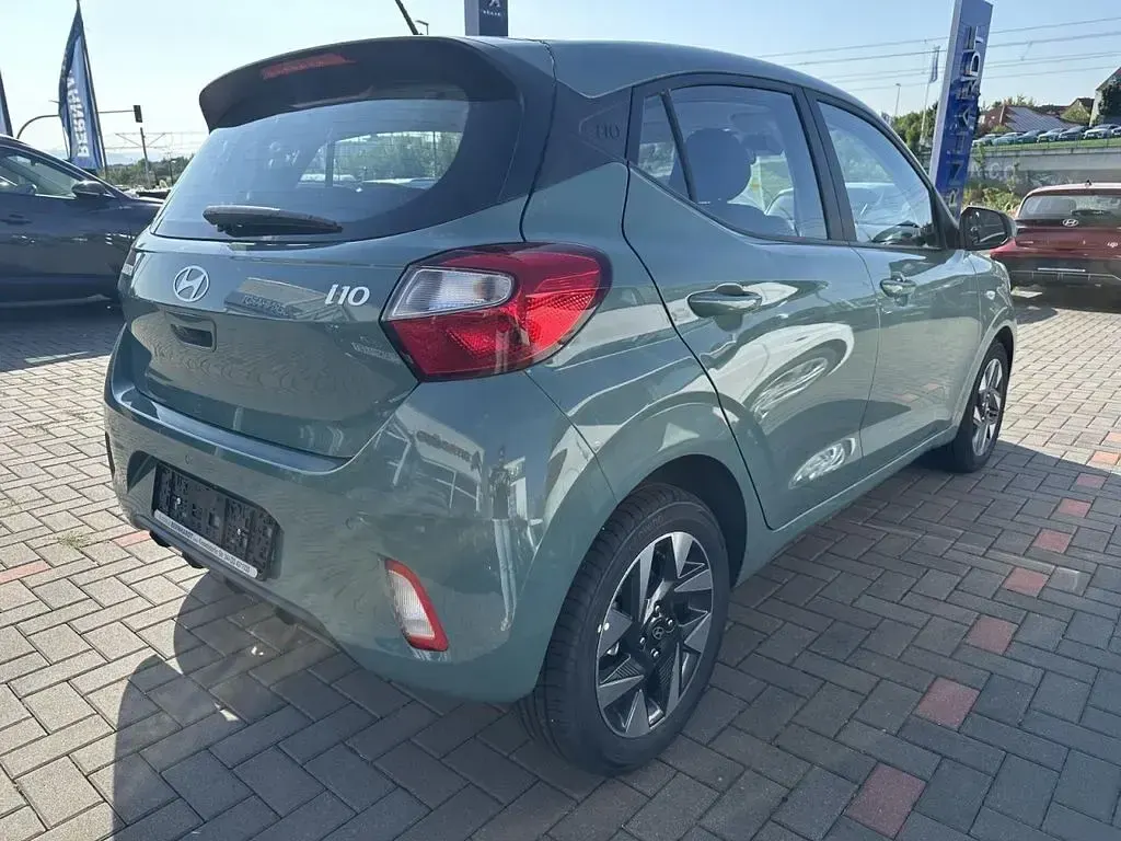 Neu Hyundai i10 Comfort 63 PS (46 kW) 2025 Grün Kleinwagen