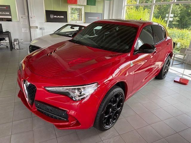 Rot Gebraucht 2023 Alfa Romeo Stelvio Quadrifoglio SUV | 68.888 € (Teuer) - Bild 1/4