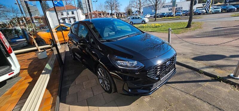 Irdiumschwarz Gebraucht 2022 Ford Fiesta ST-Line Kleinwagen | 17.990 € (Fairer Preis) - Bild 1/4
