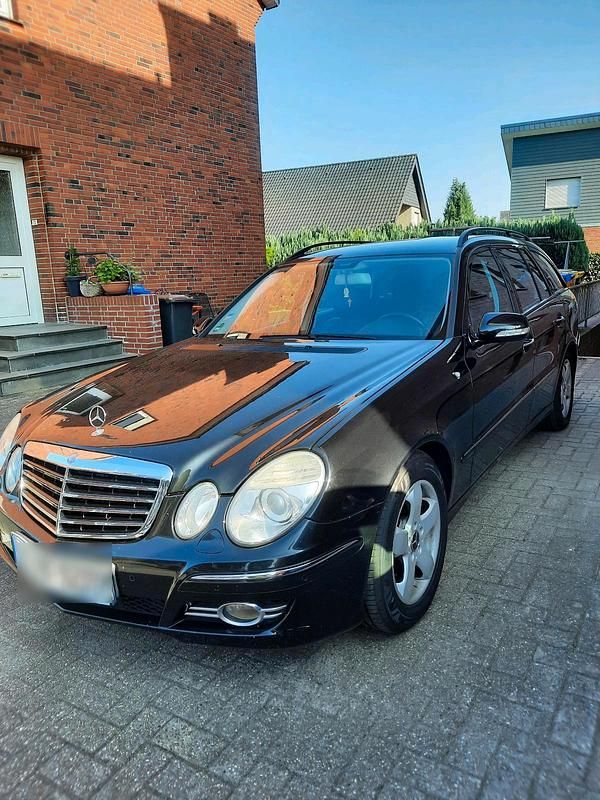 Schwarz Gebraucht 2006 Mercedes E200 Elegance Kombi | 4.800 € (Fairer Preis) - Bild 1/4