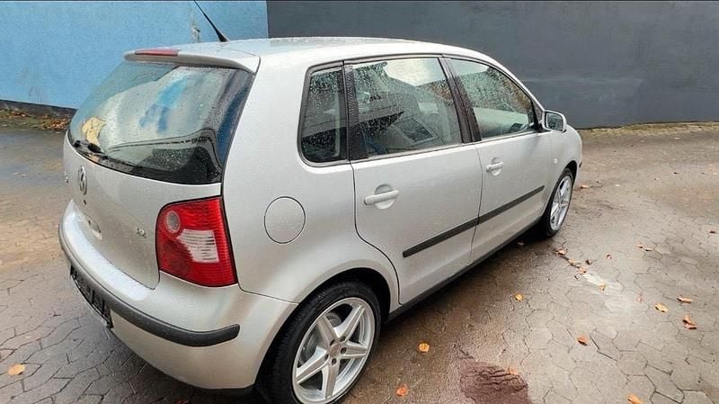 Gebraucht VW Polo 64 PS (47 kW) 2003 Silber Kleinwagen
