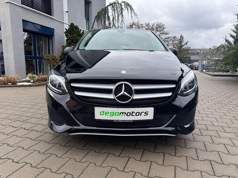 Gebraucht Mercedes 200 136 PS (100 kW) 2015 Schwarz Limousine