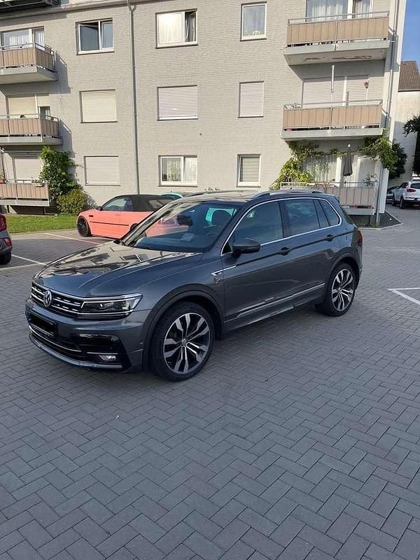 Grau Gebraucht 2019 VW Tiguan Highline SUV | 25.000 € (Etwas zu teuer) - Bild 1/4