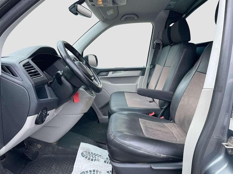 Gebraucht VW Transporter 150 PS (110 kW) 2018 Indiumgrau metallic Van