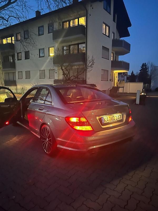 Usata Mercedes C280 241 CV (177 kW) 2009 Grigio Berlina