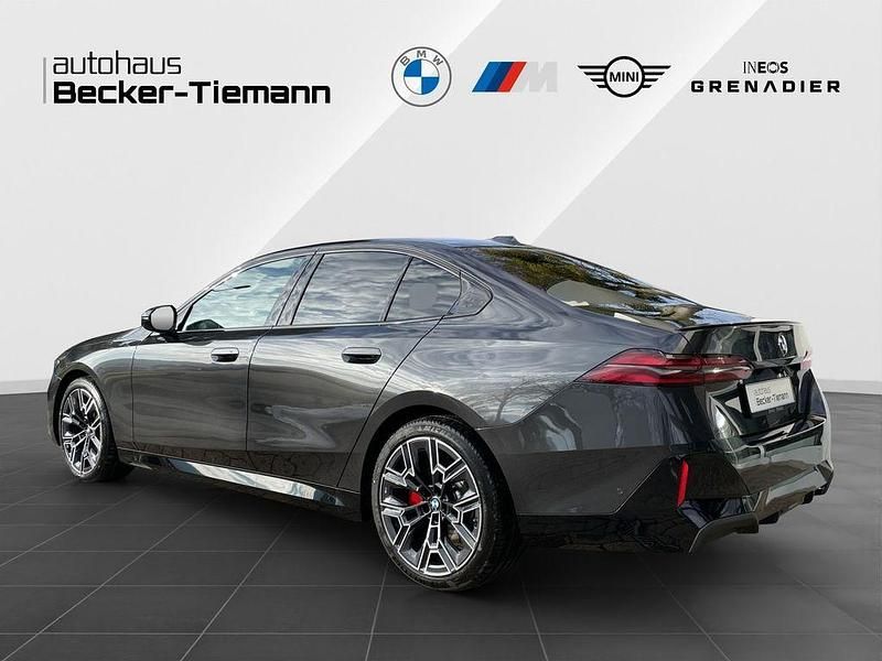 Neu BMW 540 Exclusive 303 PS (222 kW) 2025 Grau Limousine