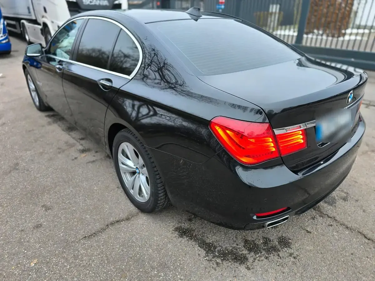 Gebraucht BMW 740 306 PS (225 kW) 2011 Schwarz Limousine