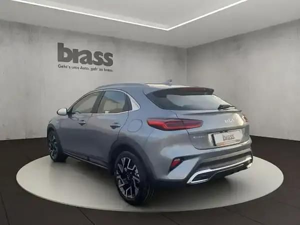 Neu Kia Ceed 150 PS (110 kW) 2025 Lunarsilber met. Kleinwagen