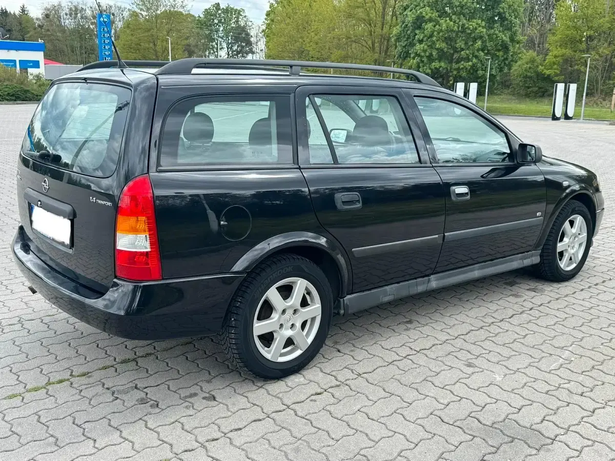 Używany Opel Astra 2009 Czarny Kombi