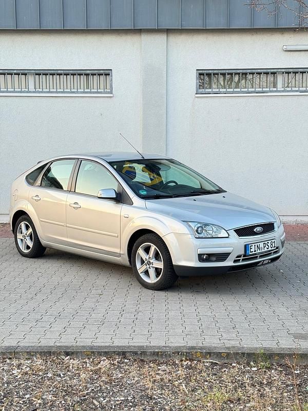 Silber Gebraucht 2007 Ford Focus Ghia Kleinwagen | 3.750 € (Fairer Preis) - Bild 1/4