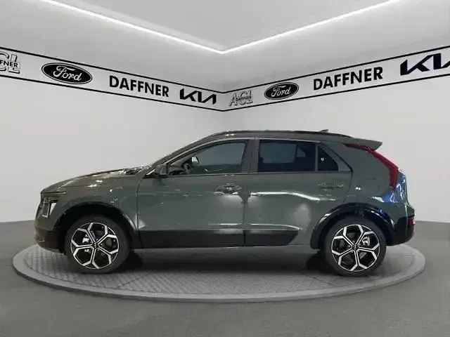 Neu Kia Niro Spirit 139 PS (102 kW) 2026 Cityscape grün metallic SUV