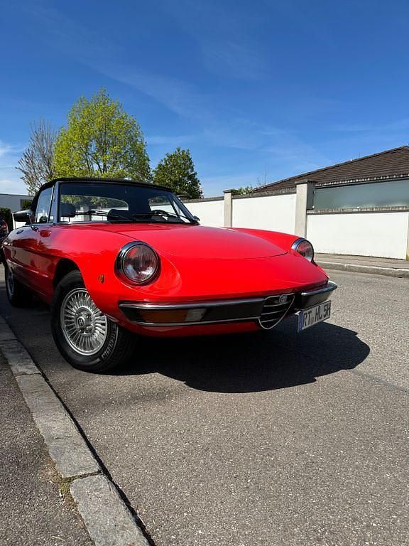 Rot Gebraucht 1982 Alfa Romeo Spider Cabrio | 24.900 € - Bild 1/4