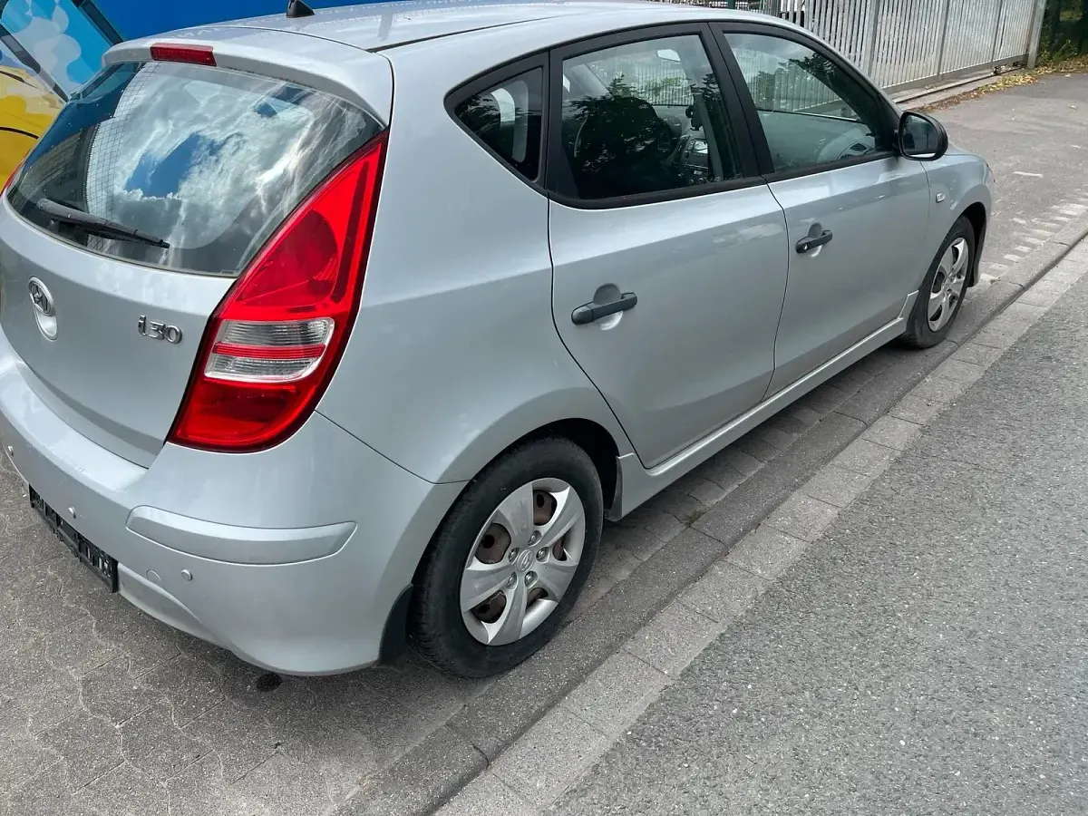 Gebraucht Hyundai i30 108 PS (79 kW) 2010 Grau Limousine